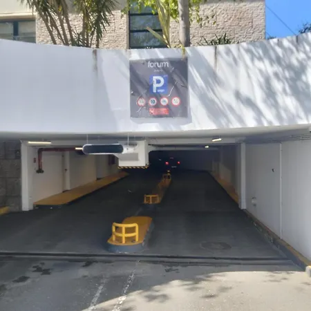 公寓 House In The Forum With Garage *
